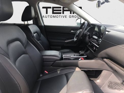Used 2023 Nissan Pathfinder SL w/ Lighting Package (N92) FWD image 25