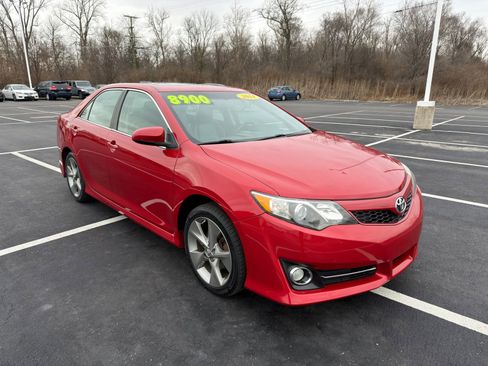 Used 2014 Toyota Camry SE image 10