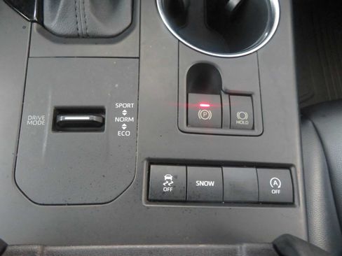 Used 2020 Toyota Highlander XLE FWD image 49