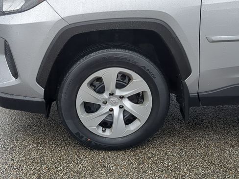 Used 2020 Toyota RAV4 LE image 10