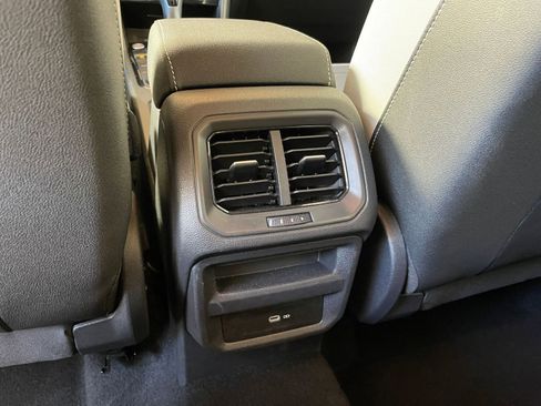 Used 2025 Volkswagen Taos SE image 34