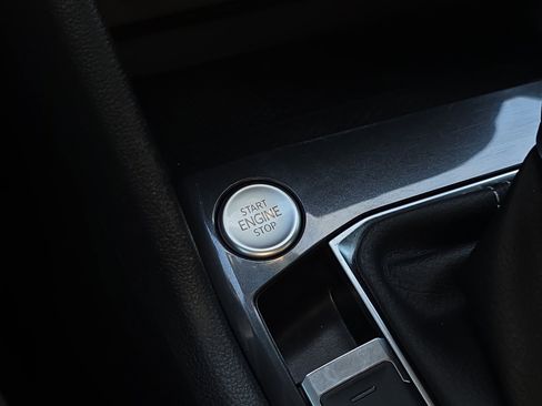 Used 2022 Volkswagen Tiguan SE R-Line image 26