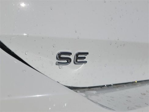 New 2026 Volkswagen Tiguan SE image 5