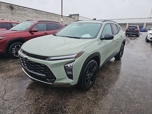 Used 2024 Chevrolet Trax ACTIV w/ Sunroof Package image 3