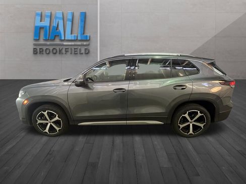 Certified 2025 Volkswagen Tiguan SE image 3