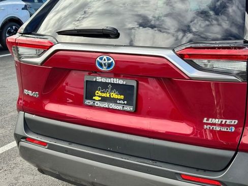 Used 2019 Toyota RAV4 Limited image 17