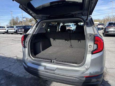 Used 2024 GMC Terrain SLE AWD/4WD image 39