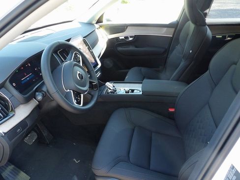 New 2025 Volvo XC90 B6 Plus w/ Protection Package Premier image 9