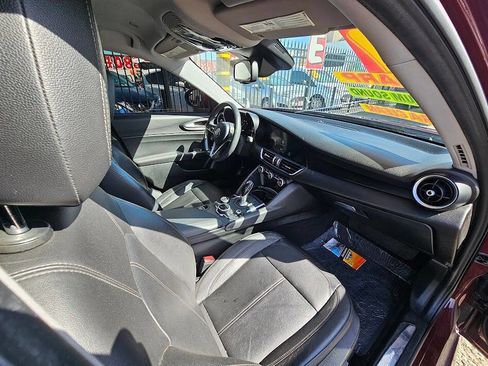 Used 2017 Alfa Romeo Giulia image 14