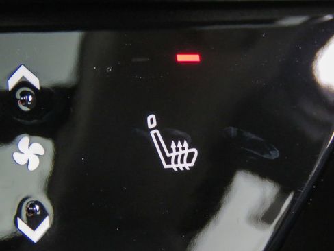 New 2025 Nissan Kicks SR w/ SR Premium Package image 15