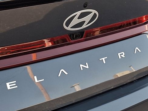 Certified 2025 Hyundai Elantra Sport image 31