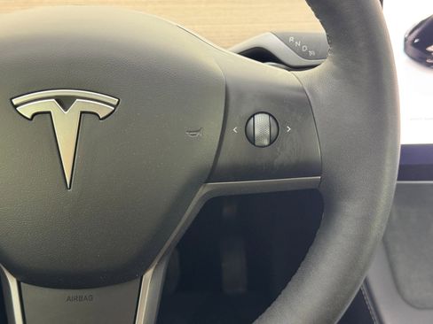 Used 2024 Tesla Model Y 2WD image 20