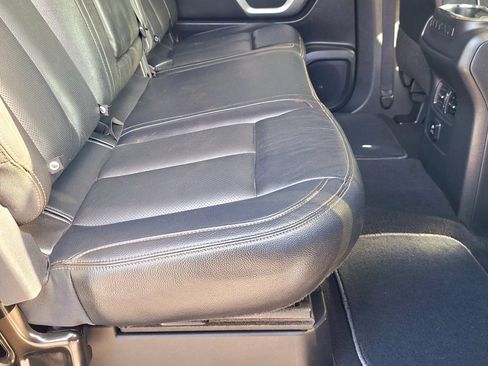 Used 2017 Nissan Titan SL w/ SL Towing Convenience Package AWD/4WD image 14