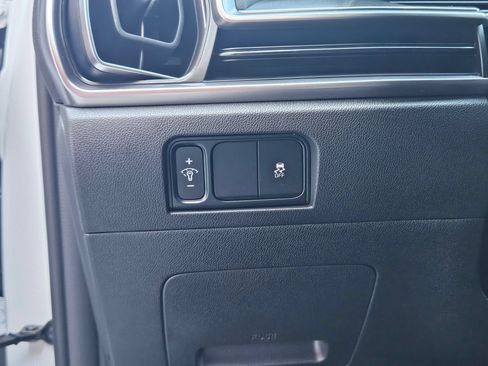 Used 2025 Kia Sorento S FWD image 19