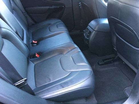 Used 2023 Jeep Cherokee Altitude Lux image 29