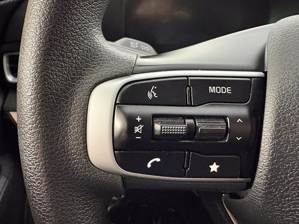 Used 2025 Kia Sportage LX FWD image 24