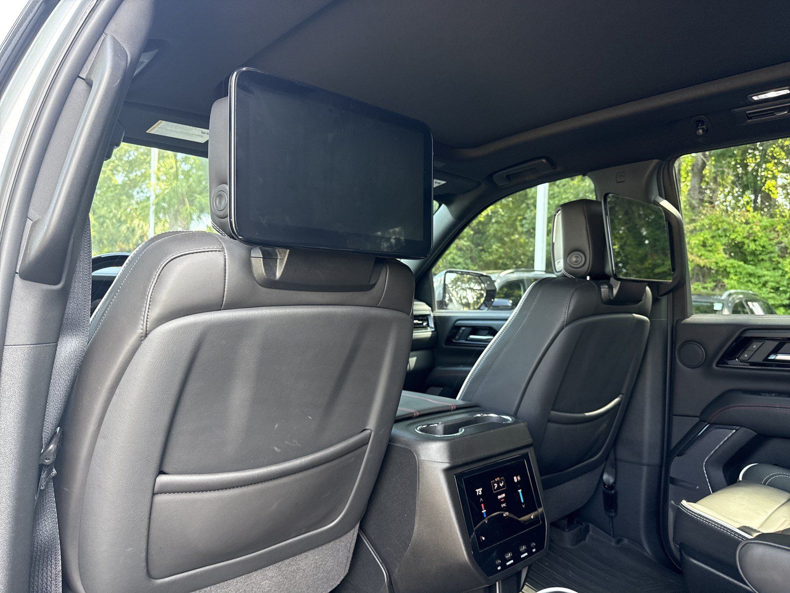 Used 2025 GMC Yukon AT4 Ultimate AWD/4WD image 27