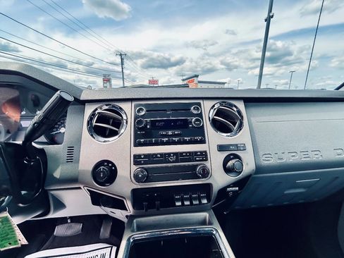 Used 2014 Ford F250 XLT w/ XLT Interior Package image 15