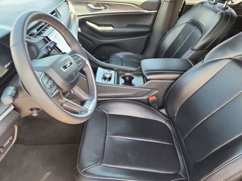 Used 2024 Jeep Grand Cherokee L Limited w/ Luxury Tech Group II image 9