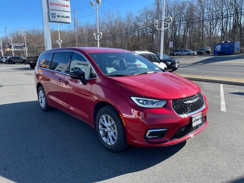 New 2026 Chrysler Pacifica Select AWD/4WD image 2