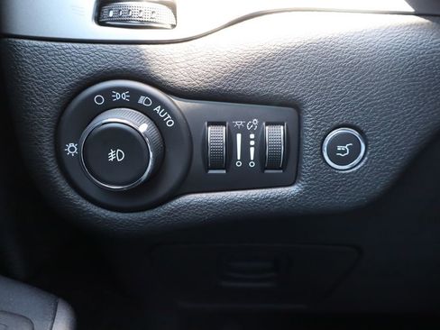 Used 2019 Jeep Cherokee Limited AWD/4WD image 18