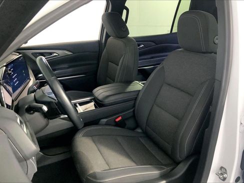 Used 2024 Chevrolet Traverse LT AWD/4WD image 22