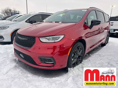 New 2026 Chrysler Pacifica Select