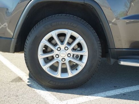 Used 2021 Jeep Grand Cherokee Laredo image 42