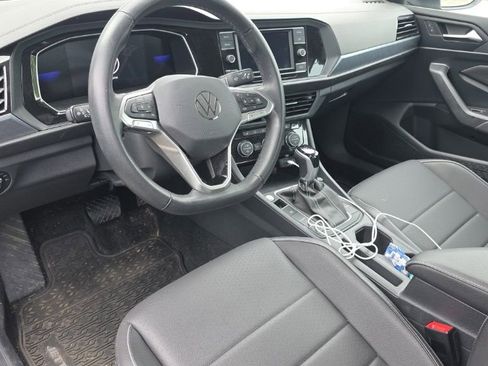 Used 2024 Volkswagen Jetta SE FWD image 3