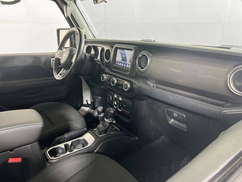 Used 2019 Jeep Wrangler Unlimited Sahara image 24