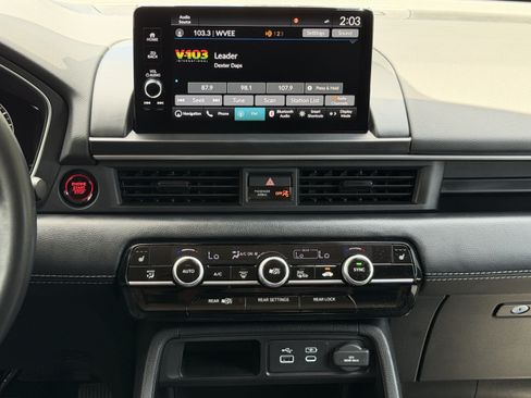 Used 2025 Honda Pilot Touring image 10
