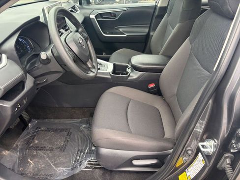 Used 2025 Toyota RAV4 LE image 23