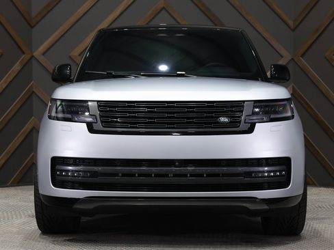 Used 2025 Land Rover Range Rover SE image 13