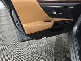 Used 2022 Lexus ES 350 w/ Premium Package FWD image 7
