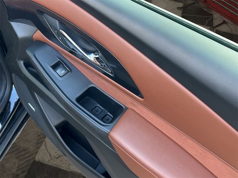 Used 2021 Chevrolet Traverse High Country image 37