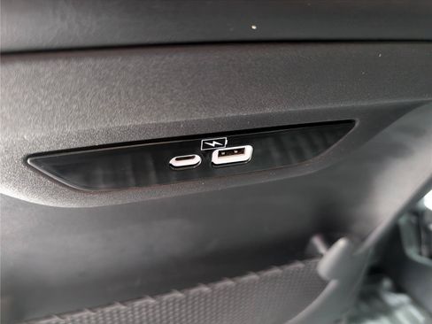 Used 2023 Chrysler Pacifica Limited w/ S Appearance Package AWD/4WD image 18