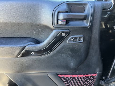 Used 2018 Jeep Wrangler Unlimited Rubicon image 14