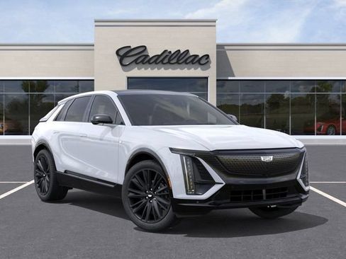 New 2026 Cadillac Lyriq Signature Sport w/ LPO, ONYX Package AWD/4WD image 7