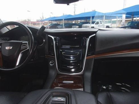Used 2020 Cadillac Escalade Premium Luxury AWD/4WD image 26