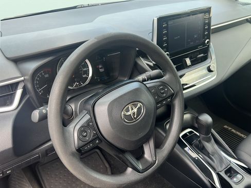 Used 2021 Toyota Corolla LE FWD image 9