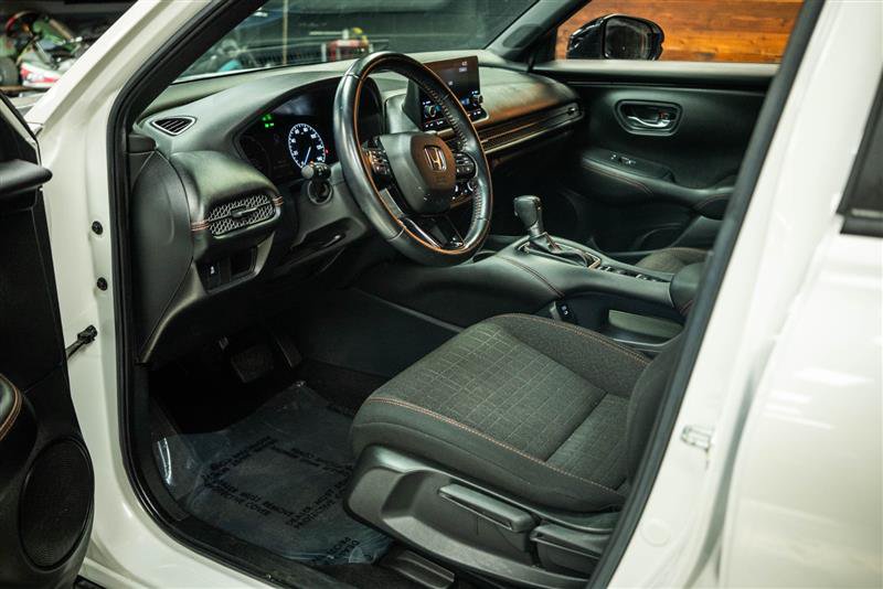 Used 2025 Honda HR-V Sport image 8