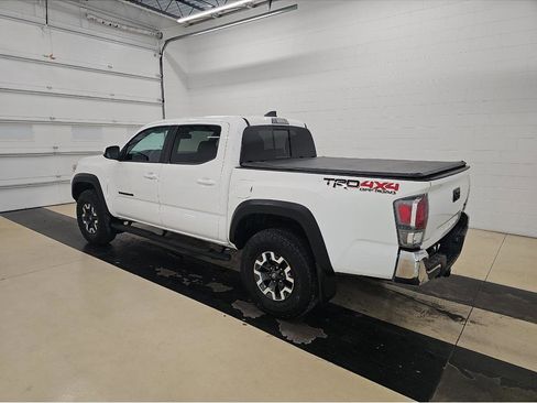 Used 2021 Toyota Tacoma TRD Off-Road AWD/4WD image 4