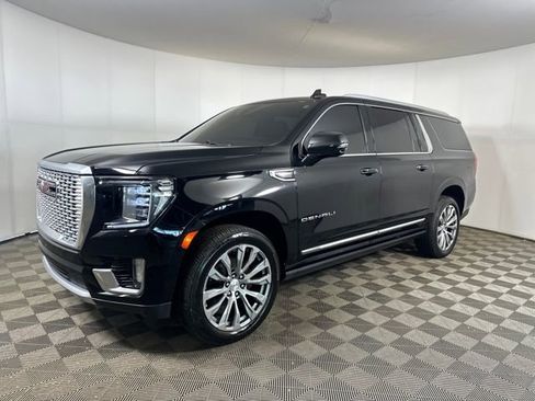 Used 2021 GMC Yukon XL Denali w/ Denali Premium Package image 7