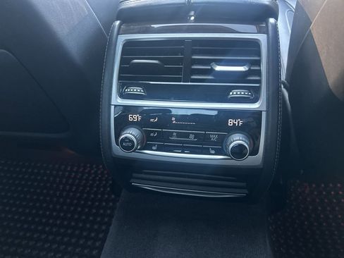Used 2022 BMW 740i xDrive w/ Premium Package image 17