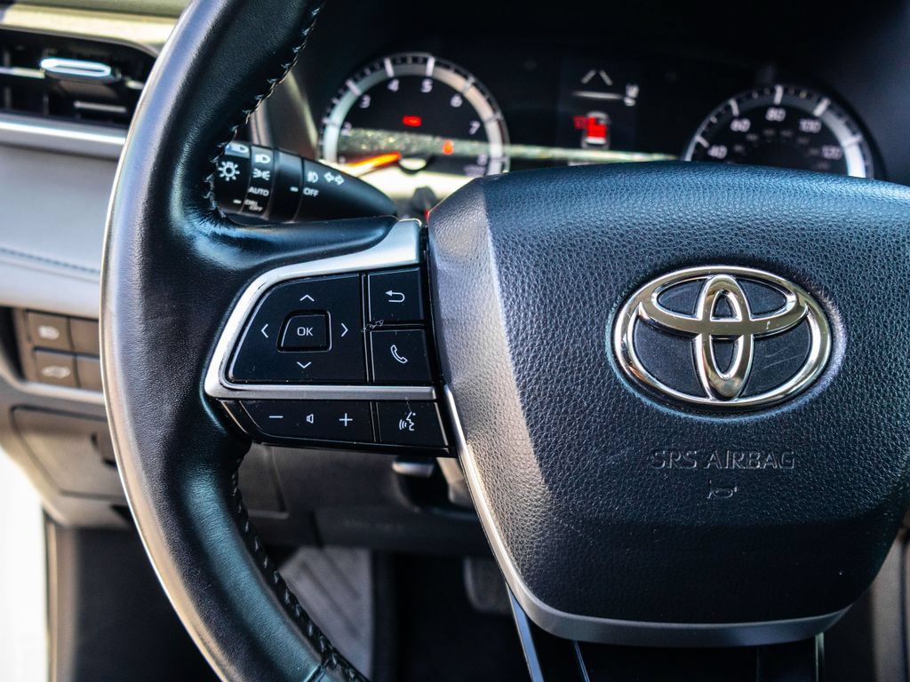 Used 2022 Toyota Highlander LE FWD image 31
