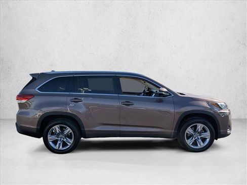 Used 2019 Toyota Highlander Limited image 4