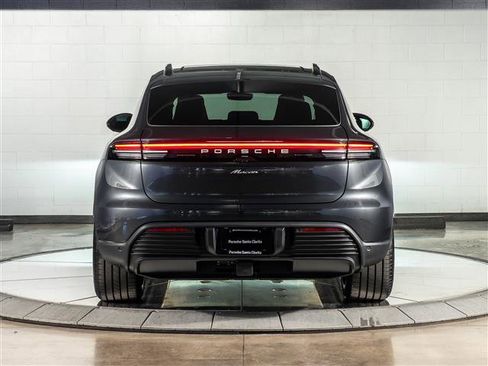 Used 2025 Porsche Macan Electric image 10