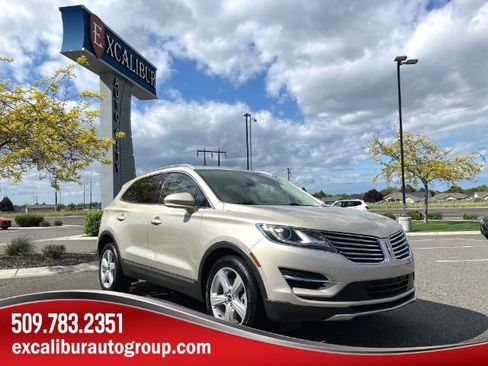 Used 2017 Lincoln MKC Premiere image 1