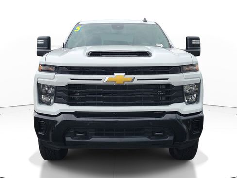 Used 2025 Chevrolet Silverado 2500 Custom w/ Custom Value Package AWD/4WD image 2