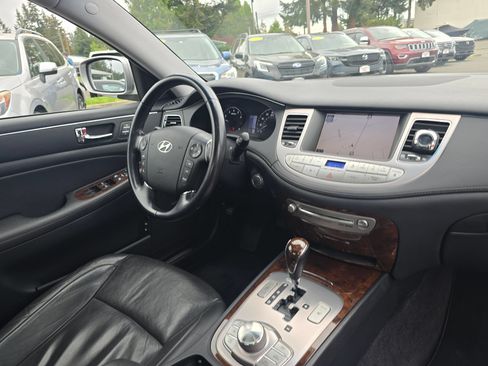 Used 2009 Hyundai Genesis 3.8 w/ Technology Pkg 4 RWD image 10